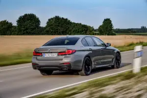 BMW 545e xDrive - 12