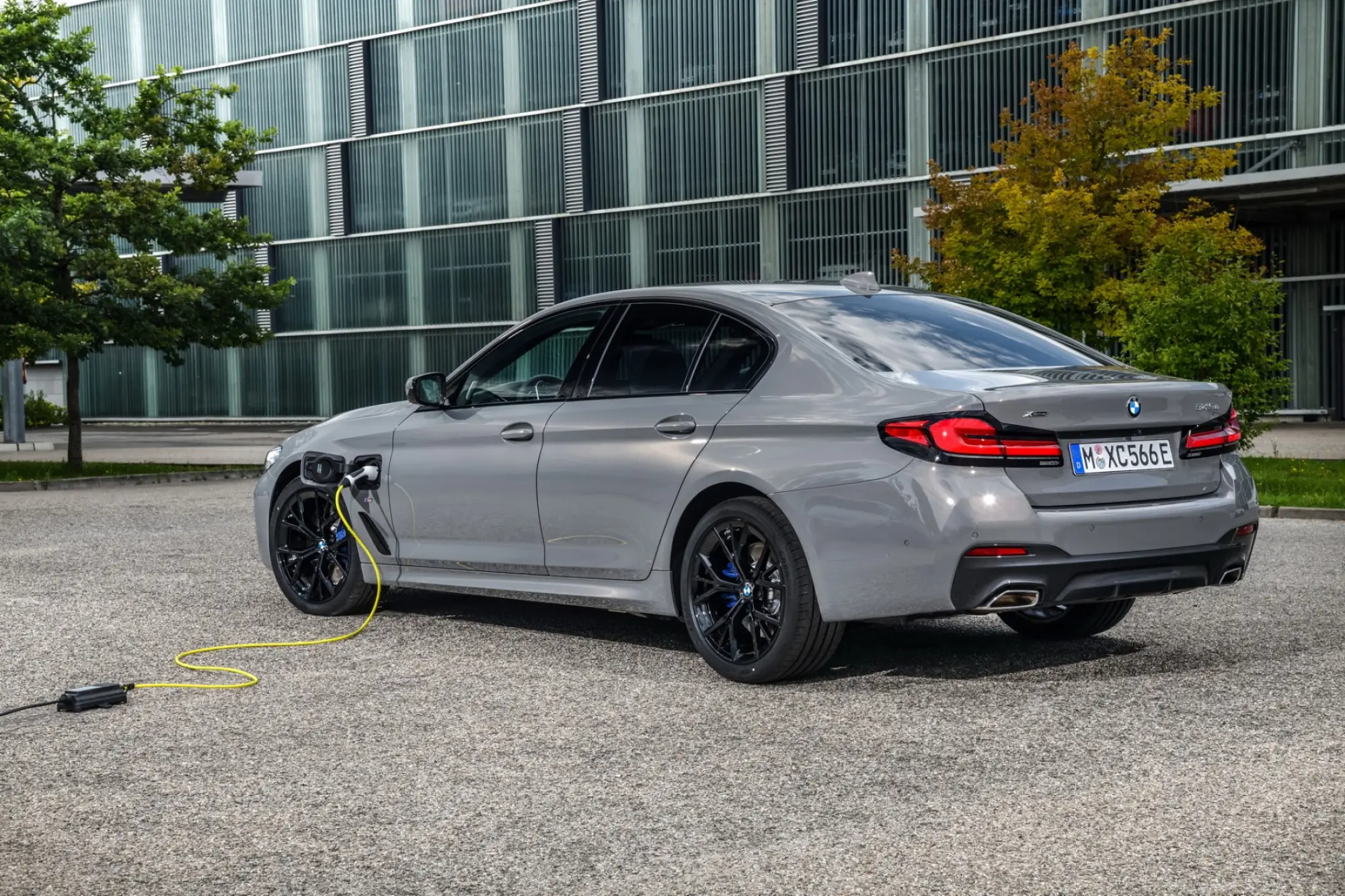 BMW 545e xDrive - 51