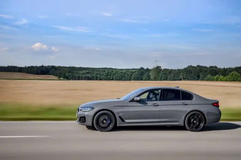 BMW 545e xDrive - 9