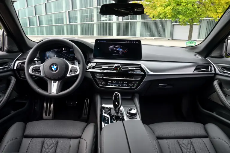 BMW 545e xDrive - 3