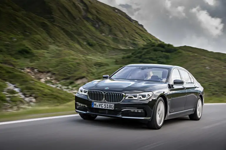 BMW 740e iPerformance 2016 - 23