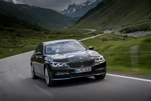 BMW 740e iPerformance 2016 - 27