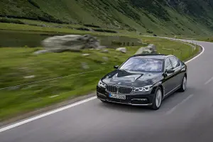 BMW 740e iPerformance 2016 - 32