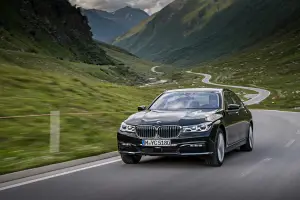 BMW 740e iPerformance 2016 - 36
