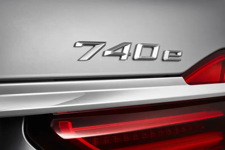 BMW 740e iPerformance - 11