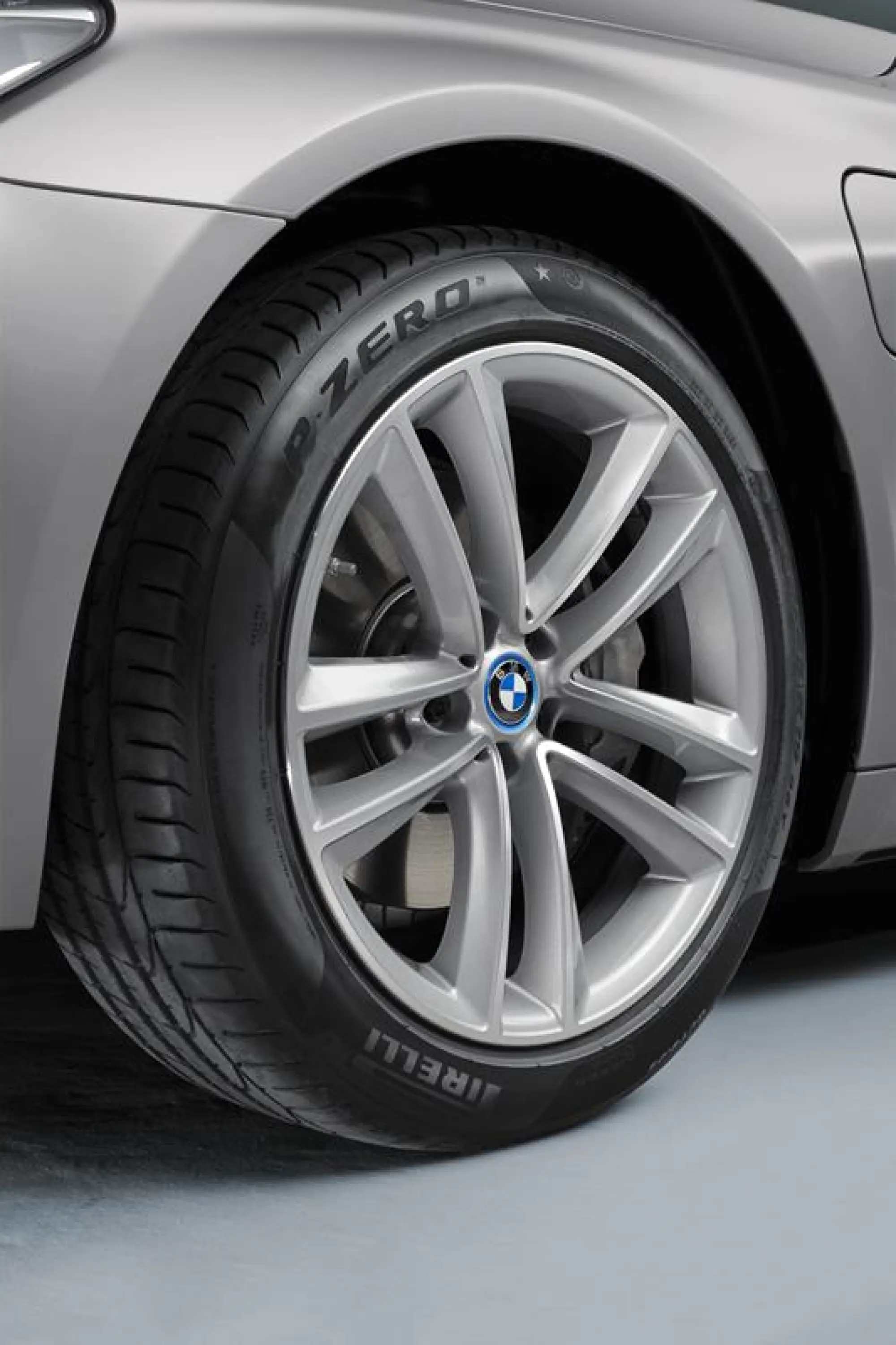 BMW 740e iPerformance - 13