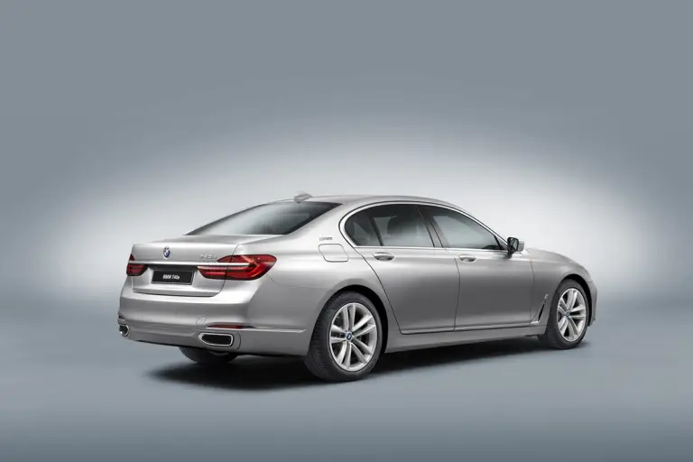 BMW 740e iPerformance - 16