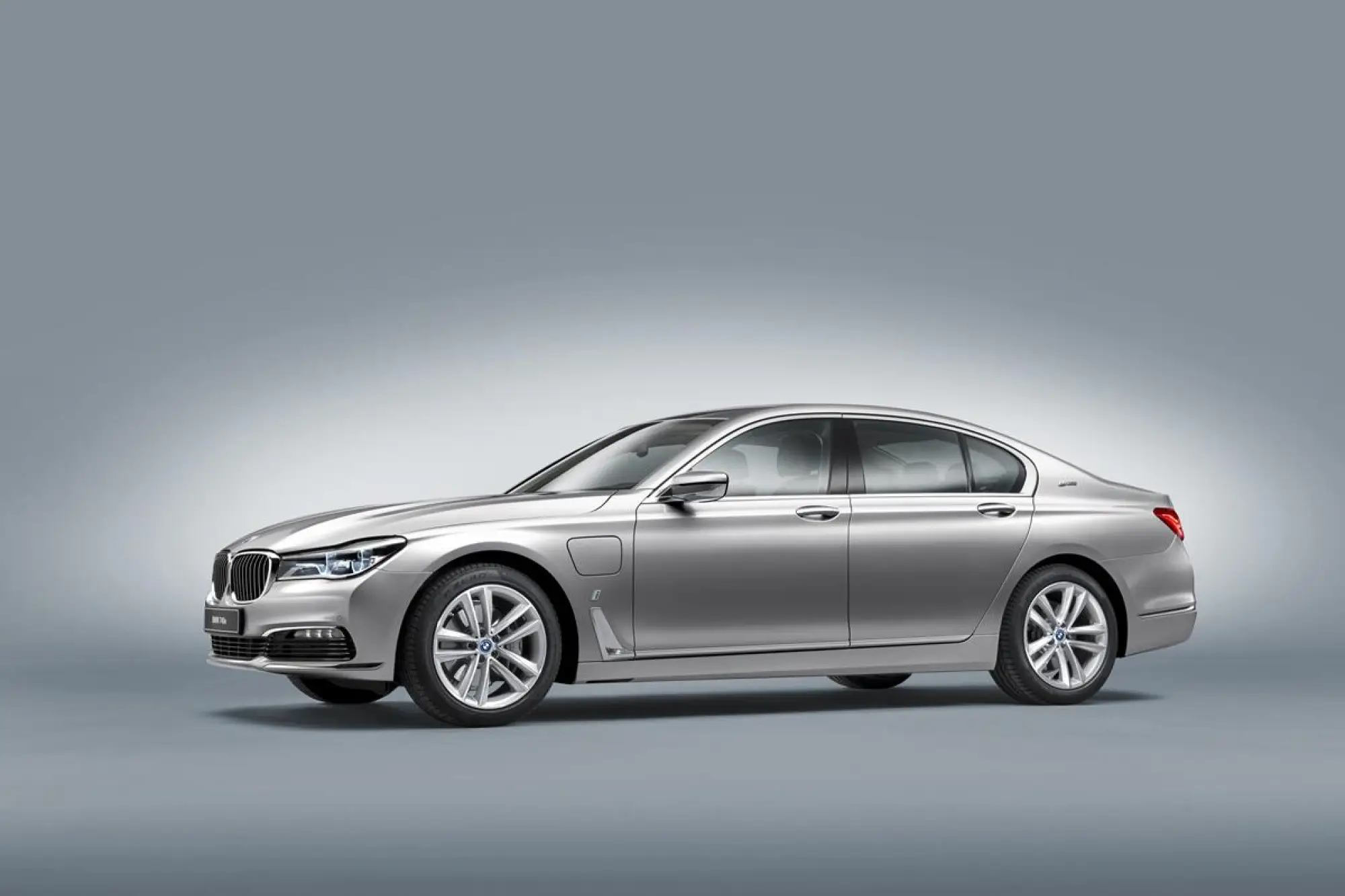 BMW 740e iPerformance - 1