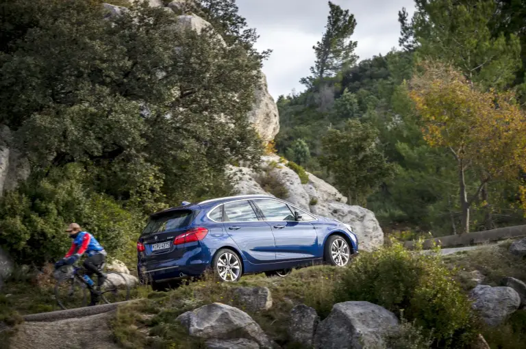 BMW Active Tourer 220d xDrive e BMW Active Tourer 225i xDrive  - 3