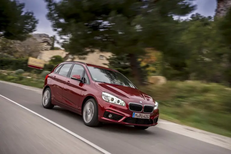 BMW Active Tourer 220d xDrive e BMW Active Tourer 225i xDrive  - 4