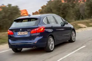 BMW Active Tourer 220d xDrive e BMW Active Tourer 225i xDrive 