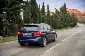 BMW Active Tourer 220d xDrive e BMW Active Tourer 225i xDrive 