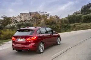BMW Active Tourer 220d xDrive e BMW Active Tourer 225i xDrive 
