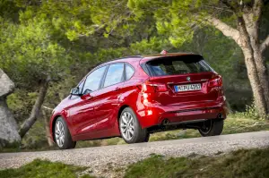 BMW Active Tourer 220d xDrive e BMW Active Tourer 225i xDrive 