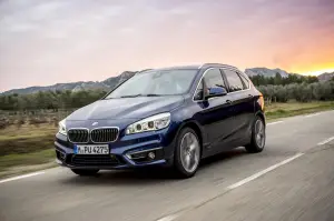 BMW Active Tourer 220d xDrive e BMW Active Tourer 225i xDrive 