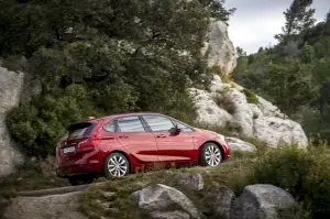 BMW Active Tourer 220d xDrive e BMW Active Tourer 225i xDrive 