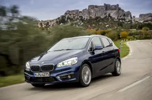 BMW Active Tourer 220d xDrive e BMW Active Tourer 225i xDrive 