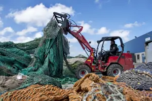 BMW componenti auto con reti da pesca riciclate - Foto