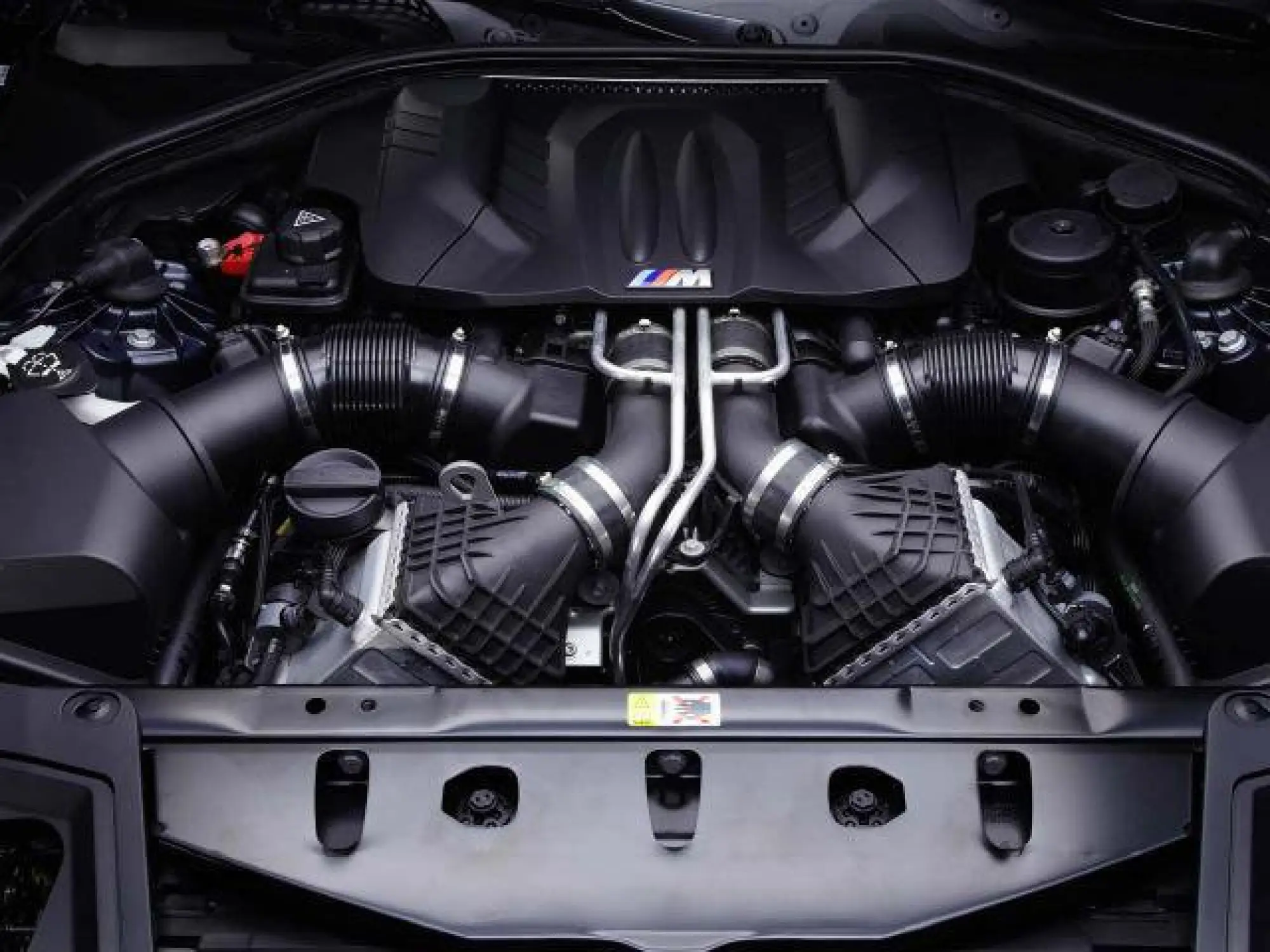 BMW F10 M5 2011 OFFICIAL PHOTOS - 4