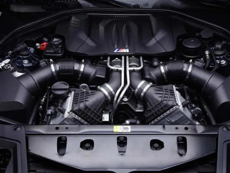 BMW F10 M5 2011 OFFICIAL PHOTOS - 4