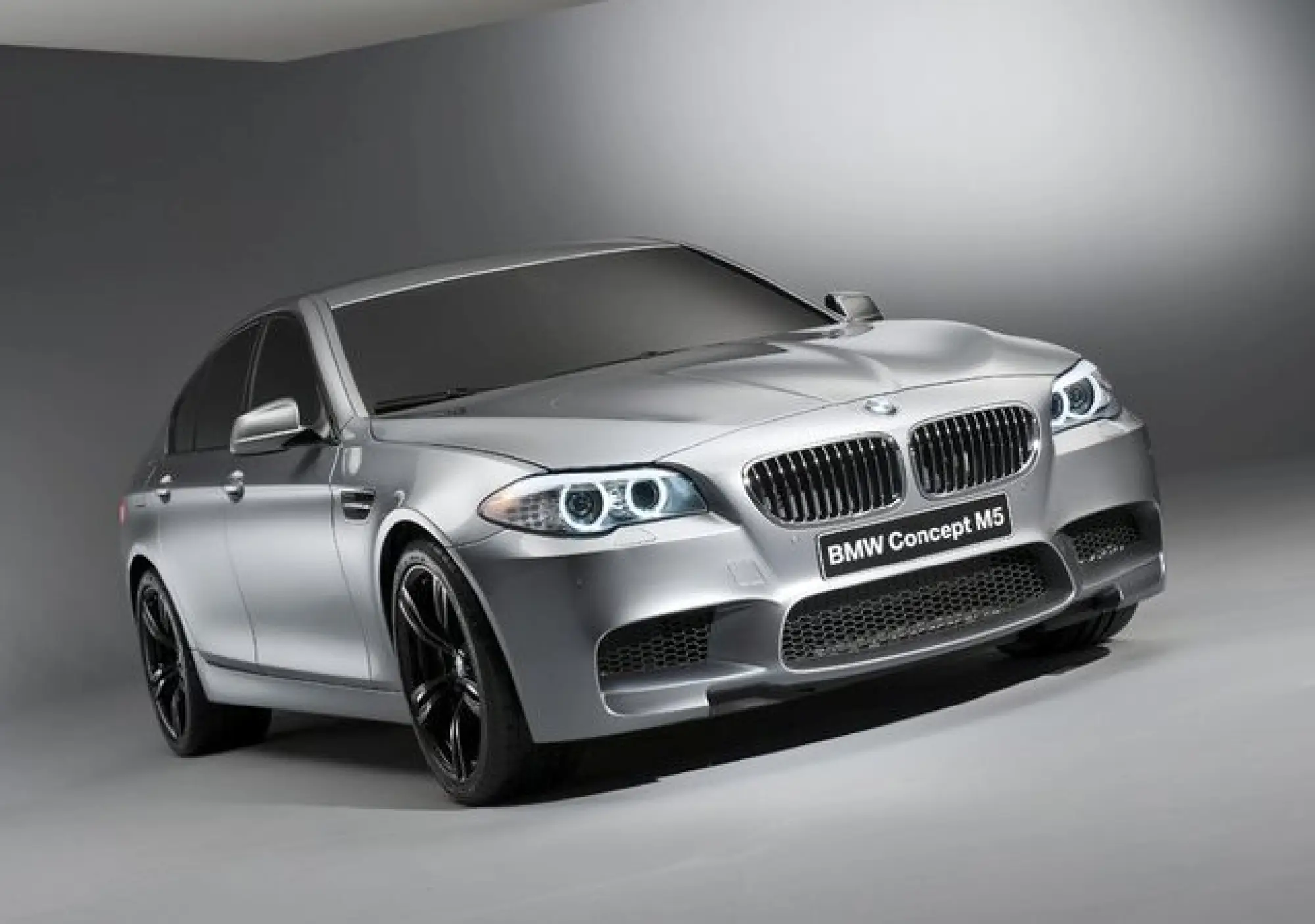 BMW F10 M5 2011 OFFICIAL PHOTOS - 5