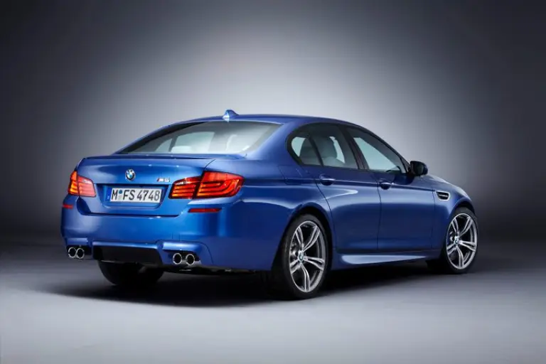 BMW F10 M5 2011 OFFICIAL PHOTOS - 13