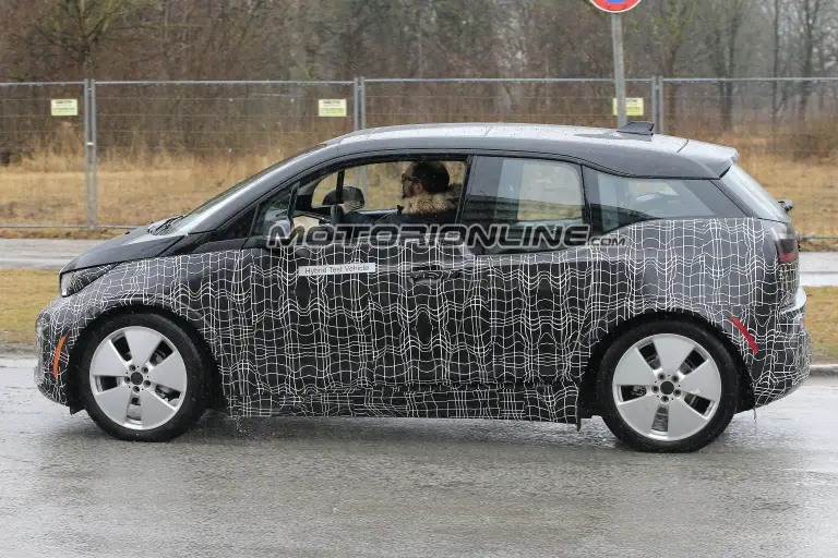 BMW i3 restyling foto spia 20 Febbraio 2017 - 3