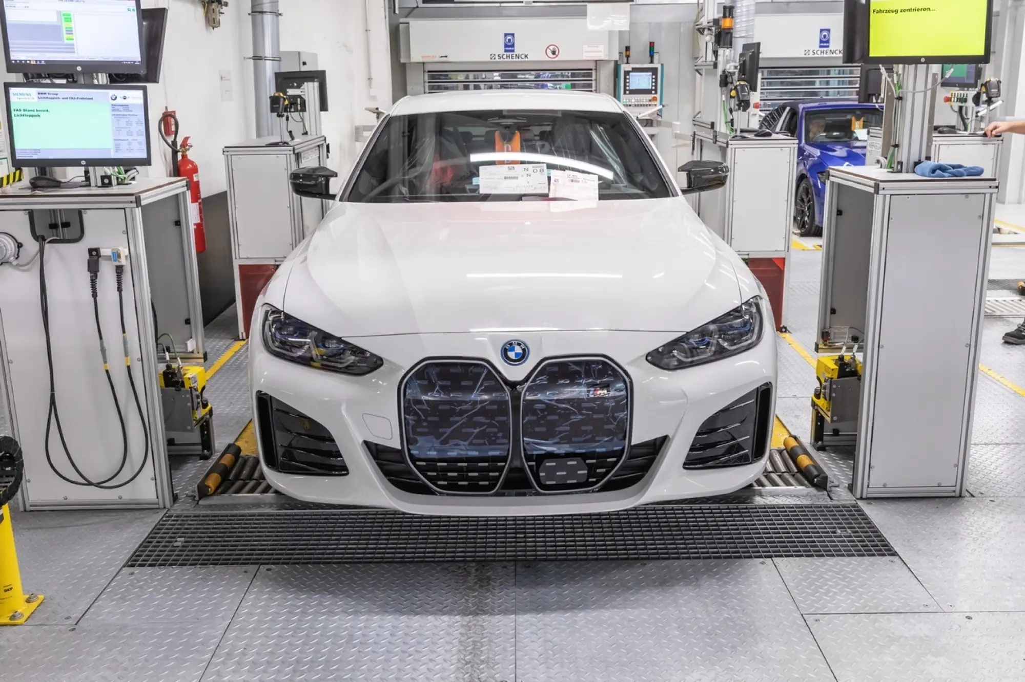 BMW i4 produzione - Foto - 8