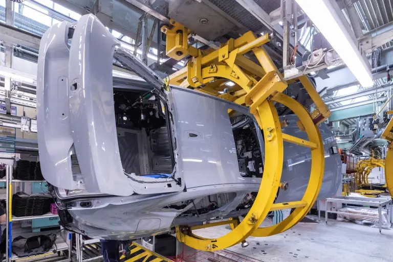 BMW i4 produzione - Foto - 3