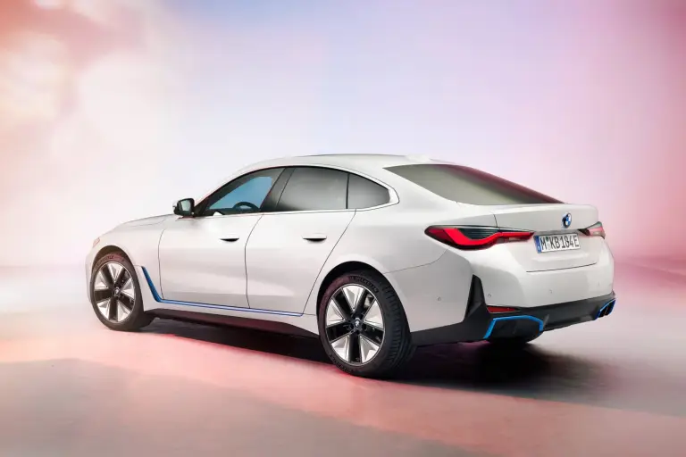 BMW i4 - 4