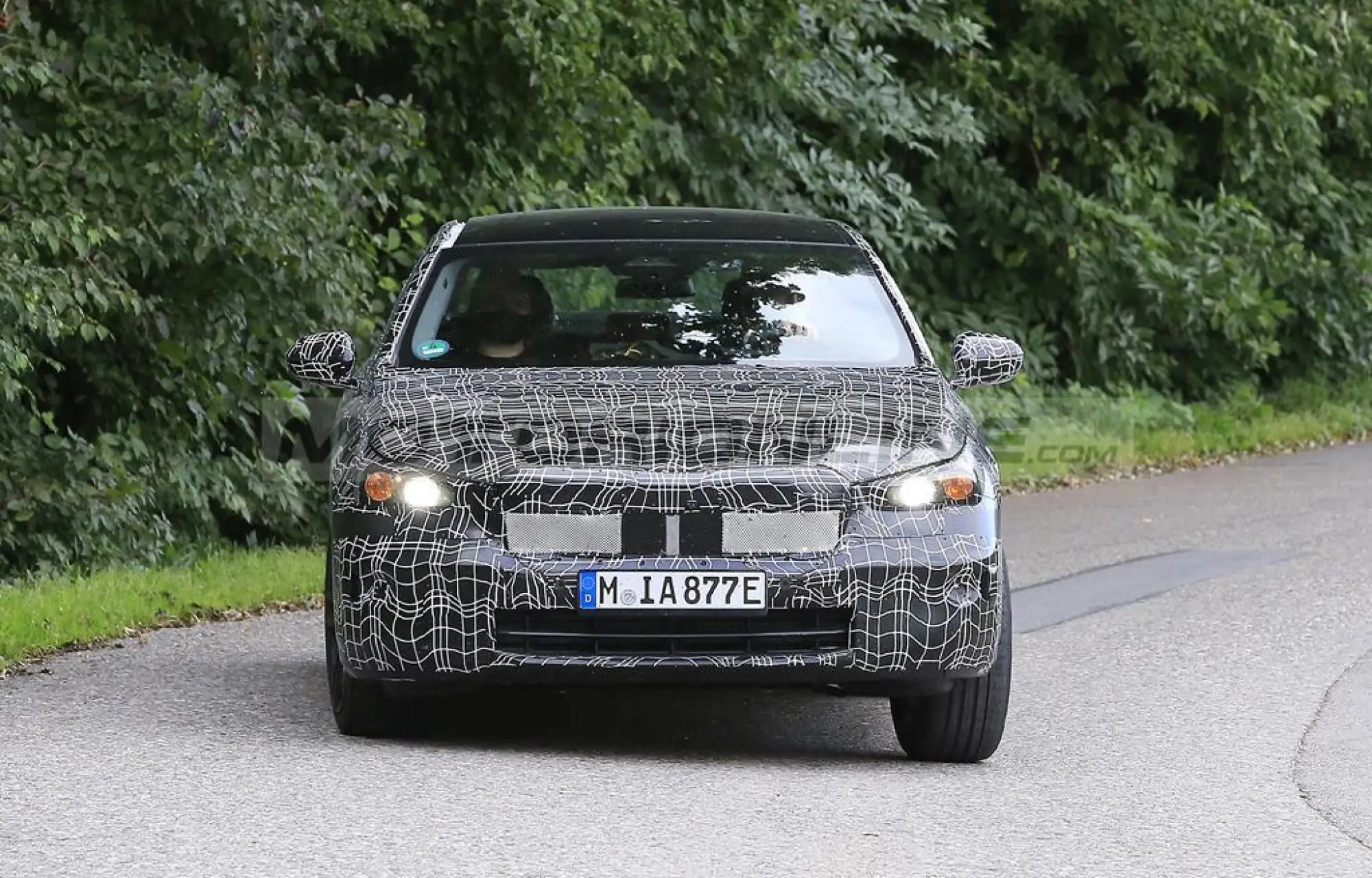 BMW i5 2023 - Foto spia 11-11-2021 - 1