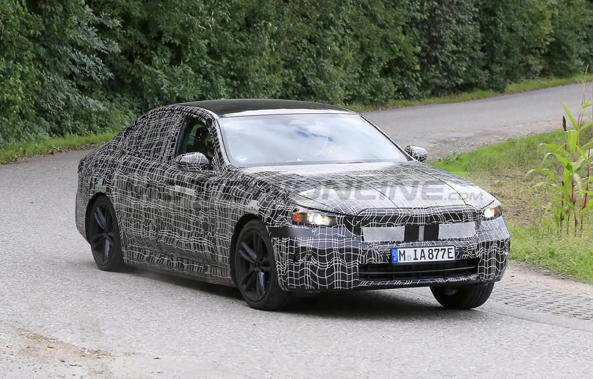 BMW i5 2023 - Foto spia 11-11-2021 - 3