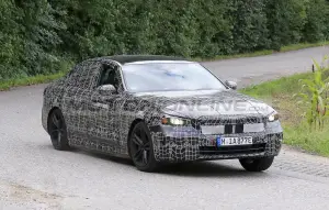 BMW i5 2023 - Foto spia 11-11-2021