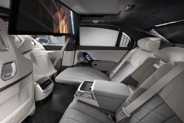 BMW i7 2022 - 11