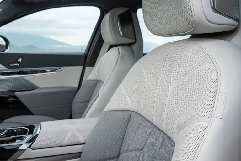 BMW i7 2022 - 13