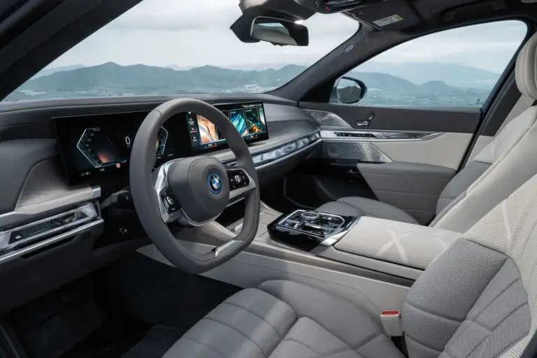 BMW i7 2022 - 19