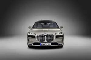 BMW i7 2022 - 32