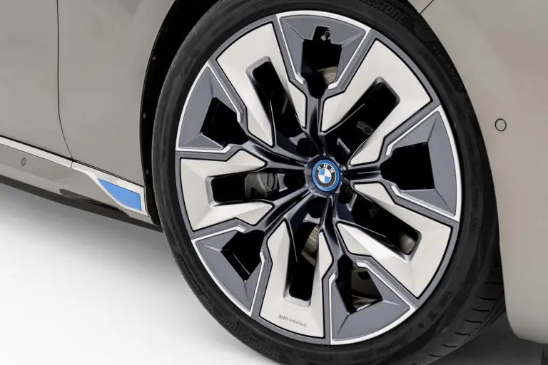 BMW i7 2022 - 36