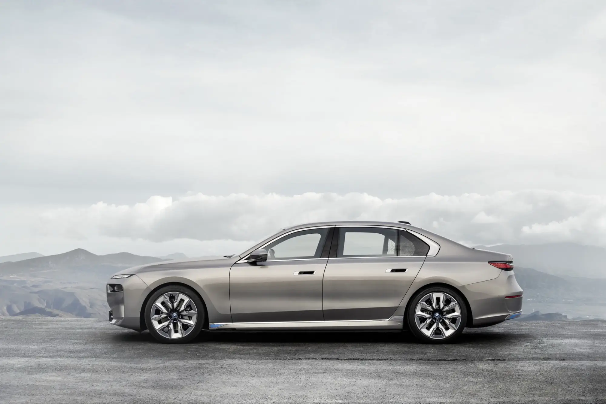 BMW i7 2022 - 40