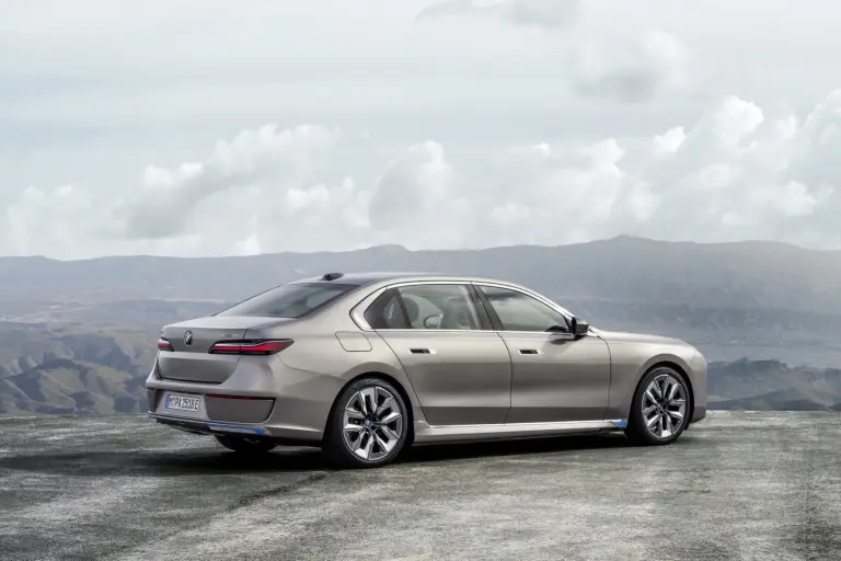BMW i7 2022 - 42