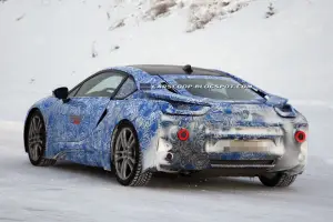 BMW i8 foto spia - 3