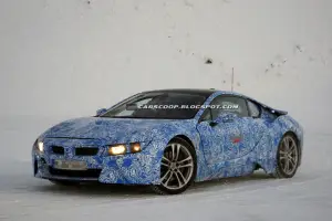 BMW i8 foto spia - 4