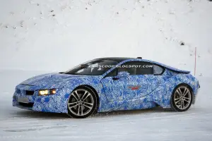 BMW i8 foto spia - 5