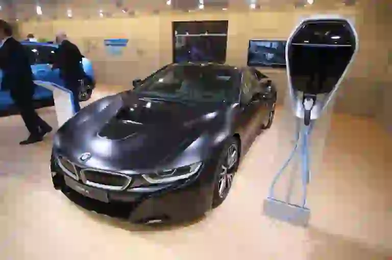 BMW i8 Frozen Black Edition Foto Live - Salone di Ginevra 2017 - 2