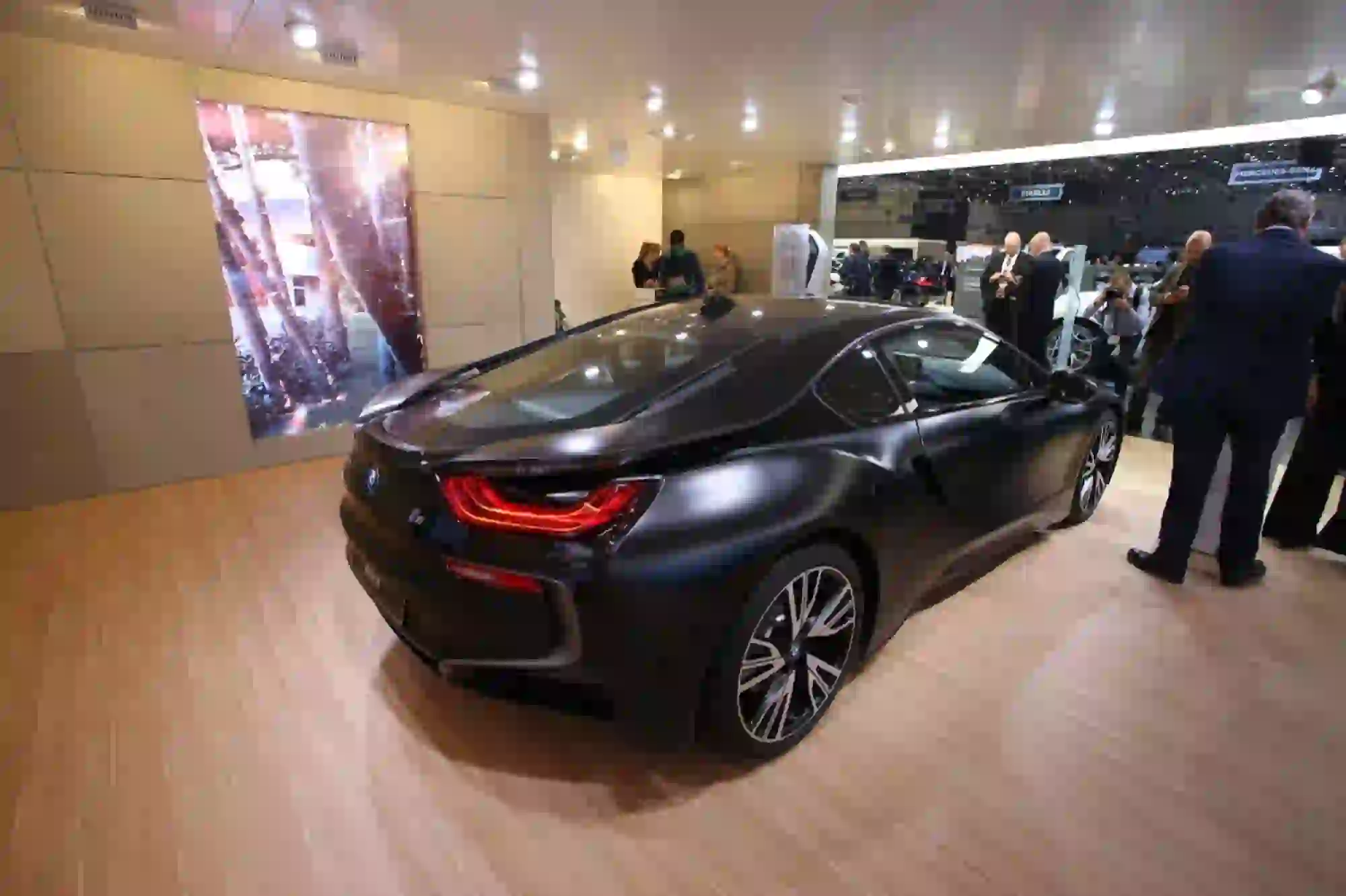 BMW i8 Frozen Black Edition Foto Live - Salone di Ginevra 2017 - 5