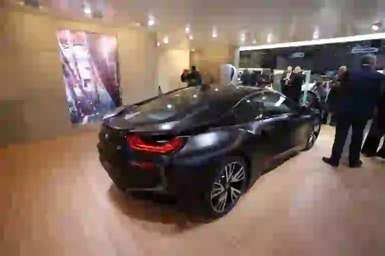 BMW i8 Frozen Black Edition Foto Live - Salone di Ginevra 2017 - 5