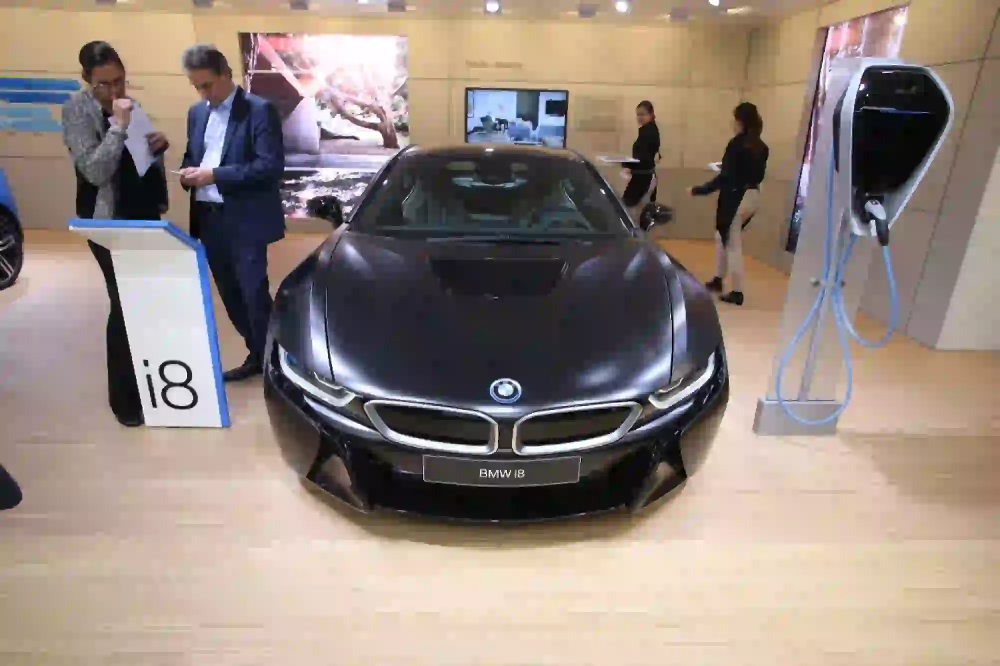 BMW i8 Frozen Black Edition Foto Live - Salone di Ginevra 2017 - 6