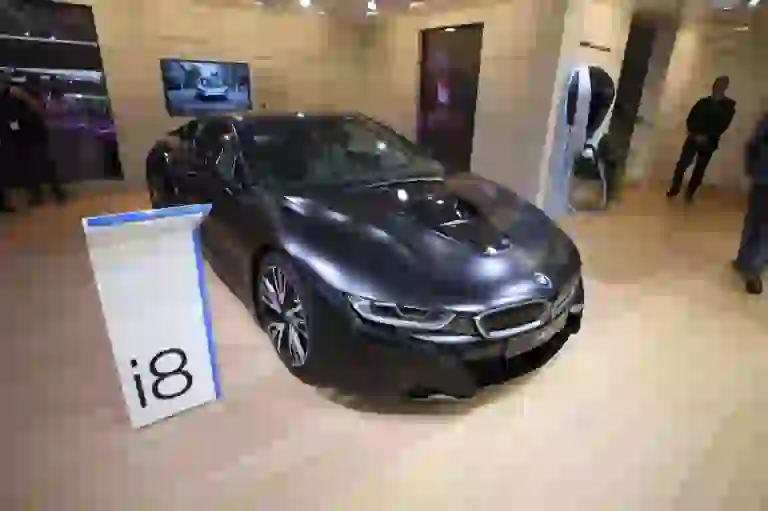 BMW i8 Frozen Black Edition Foto Live - Salone di Ginevra 2017 - 9