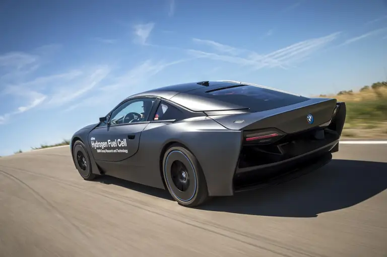 BMW i8 Fuel Cell - 10