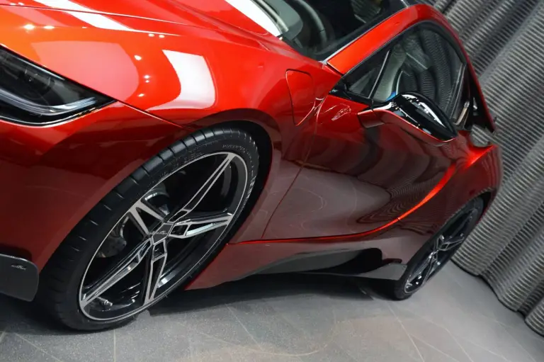BMW i8 Lava Red - 17